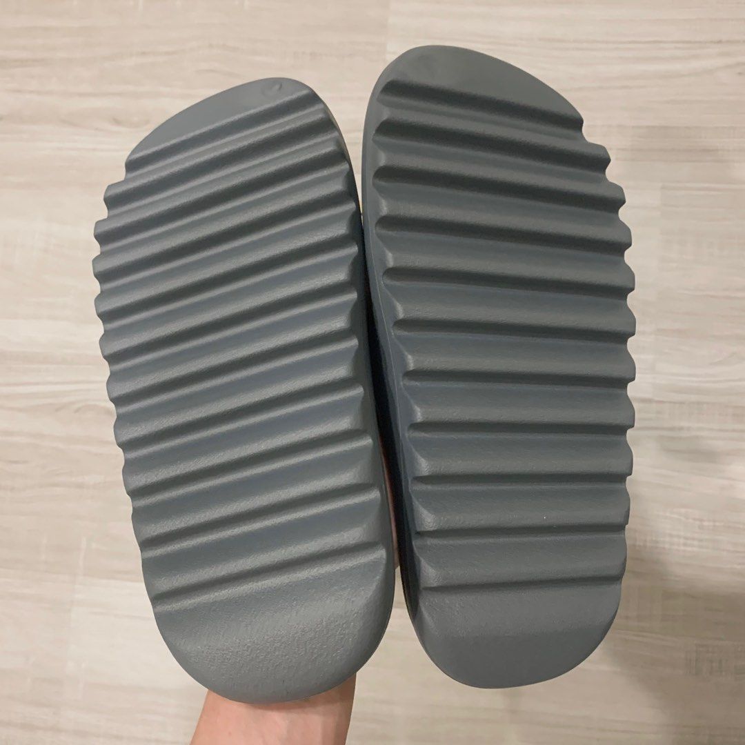 Adidas】Yeezy Slide Slate Marine, 他的時尚, 鞋, 拖鞋在旋轉拍賣