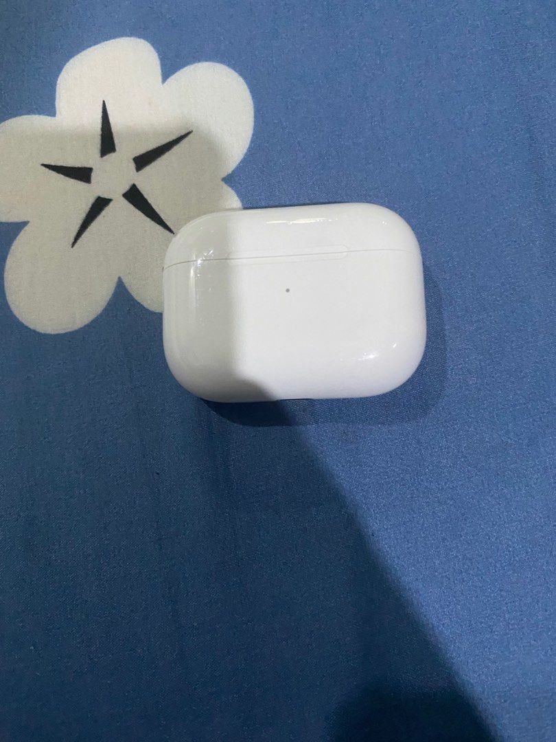 Airpods pro charging case and leather case (Category: Earphones) located in Caloocan City. Submitted by karljram (Listing ID 1252447989, Image 1). Description: Hi I’m selling my airpods pro charging case and leather case Rfs: Honest issue: Defect airpods pro charging case.