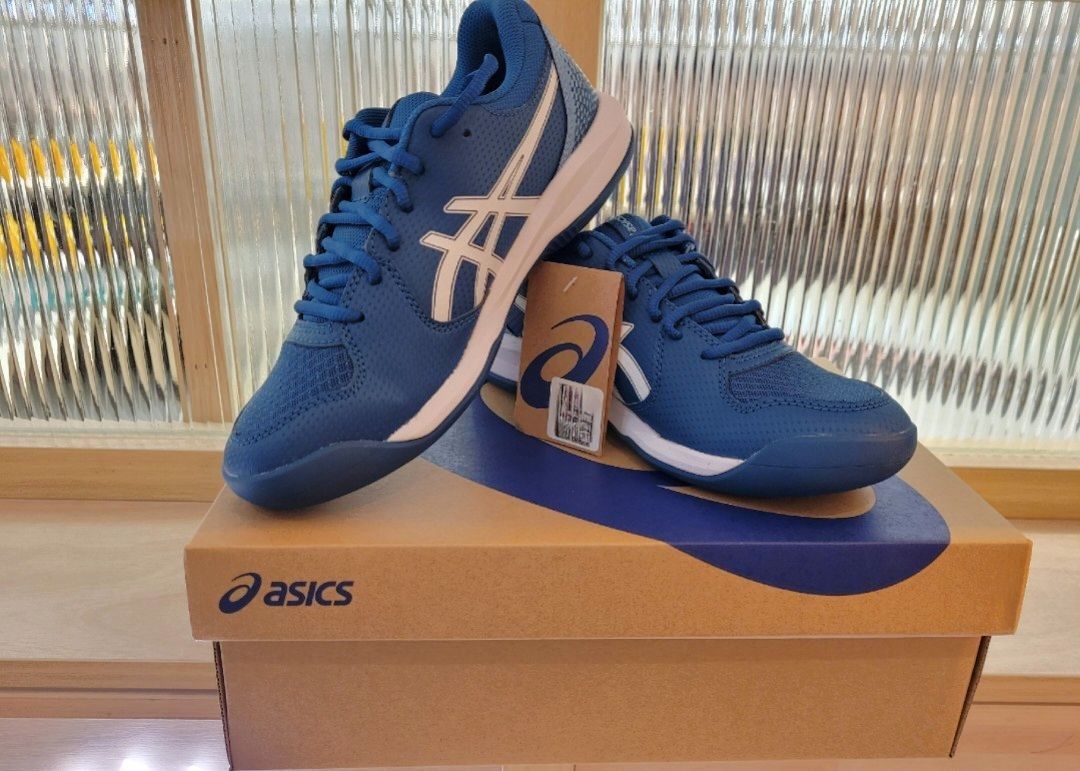 Asics indoor clearance carpet tennis shoes
