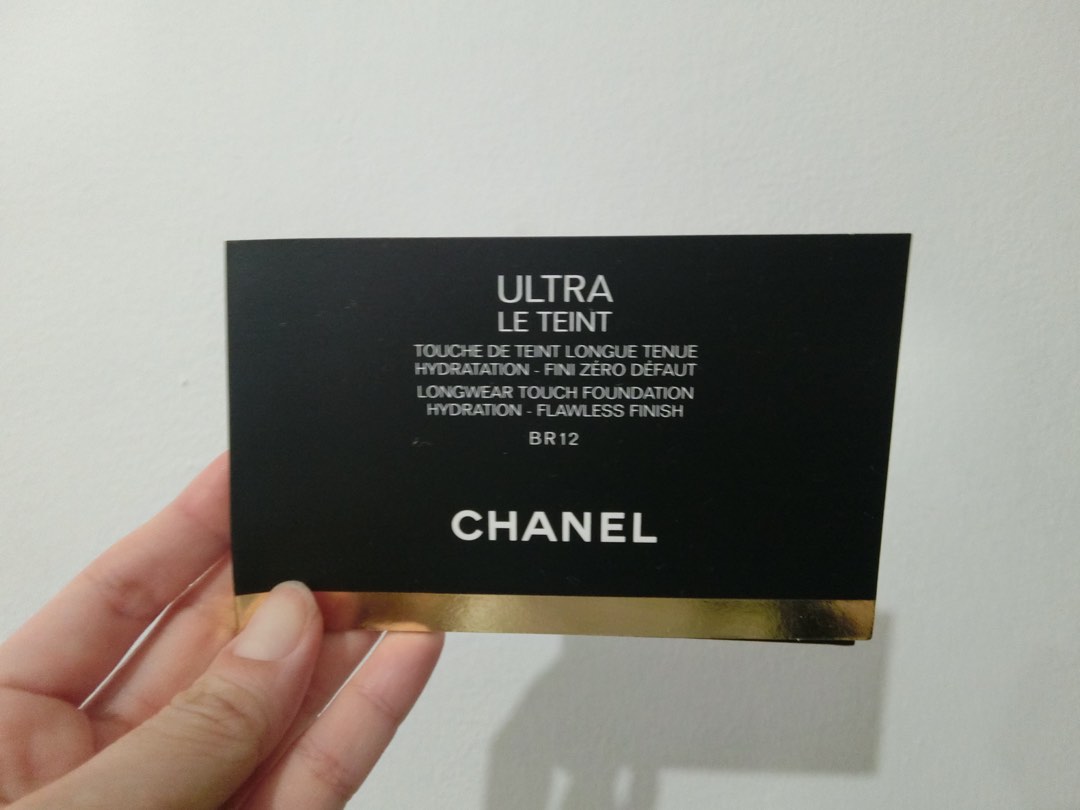 Chanel Ultra Le Teint Velvet SPF 15 - Extra leichte langanhaltende  Foundation mit samtig-mattem Finish