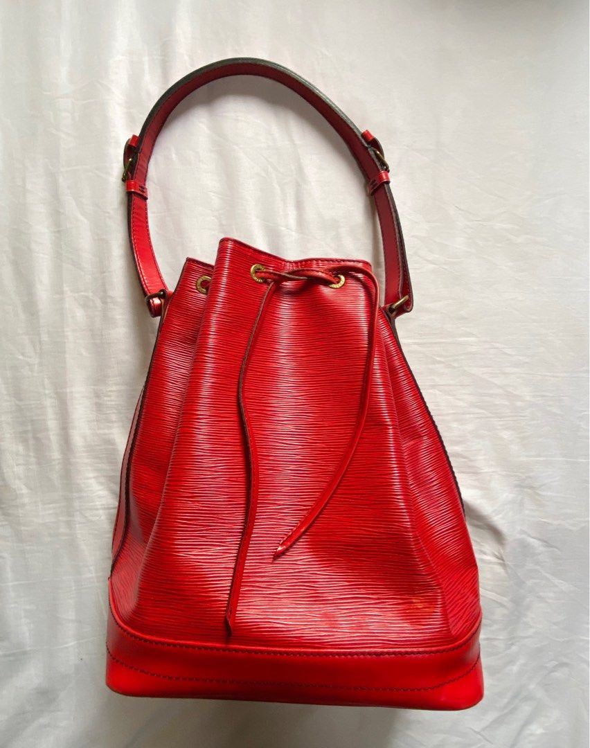 AUTHENTIC LV Louis Vuitton Bucket Bag (Category: Luxury Bags & Wallets) located in Quezon City. Submitted by FashionFab (Listing ID 1252391296, Image 1). Description: 100% Original. Sturdy and very clean inside. Medium Size. Rate is 10/10. With original LV pouch bag included..