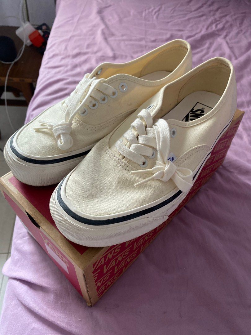 White vans deals mens authentic
