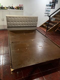 Bed frame Queen Size (2nd hand)