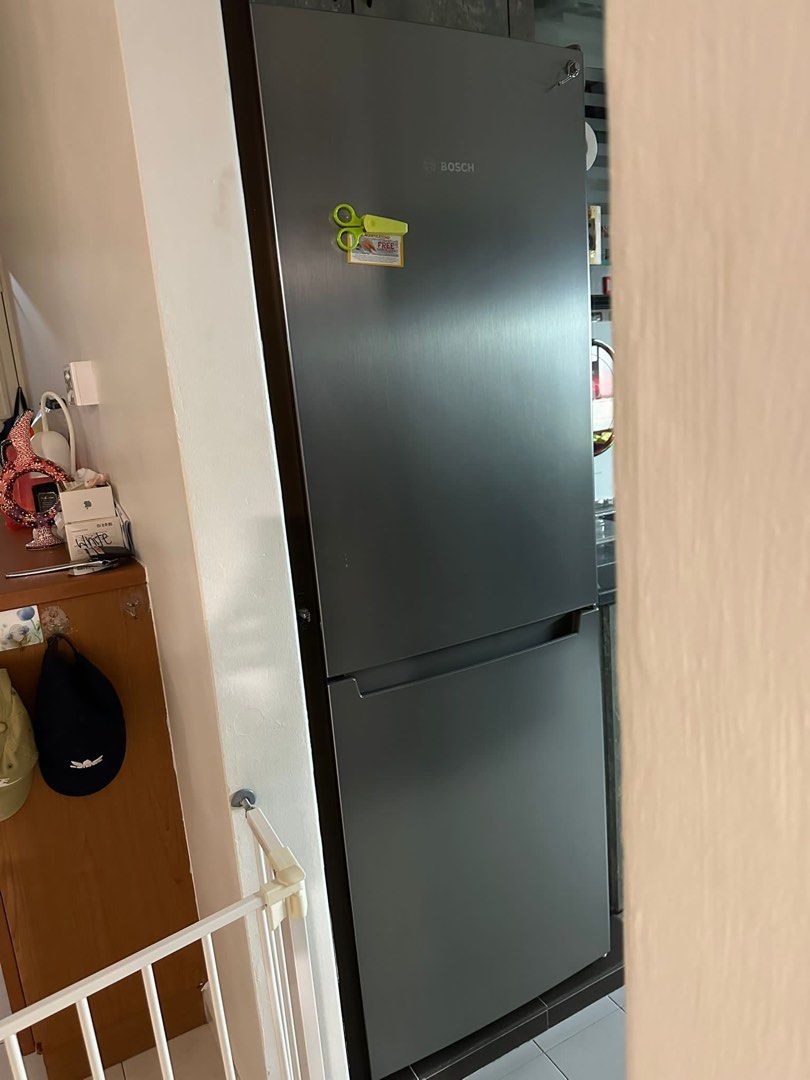 Bosch KGN33NL30 2 door fridge, TV & Home Appliances, Kitchen Appliances