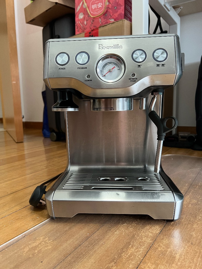 Breville BES840 Infuser Espresso Machine + extra free accessories, TV
