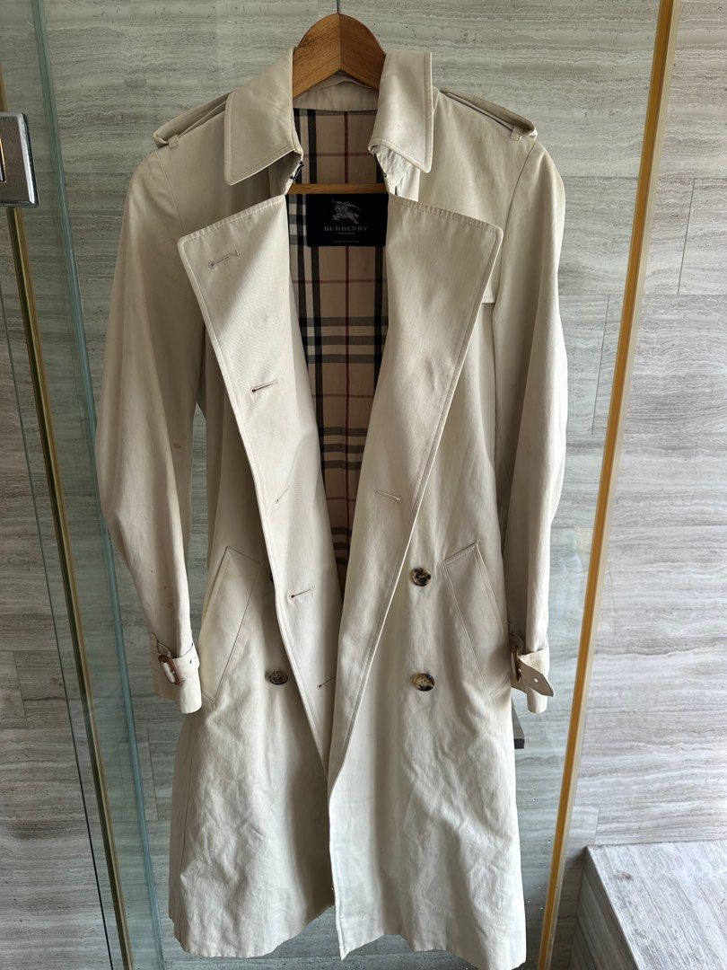 Burberry the Kensington Trench Coat, Women's Fashion, Coats, Jackets and  Outerwear on Carousell