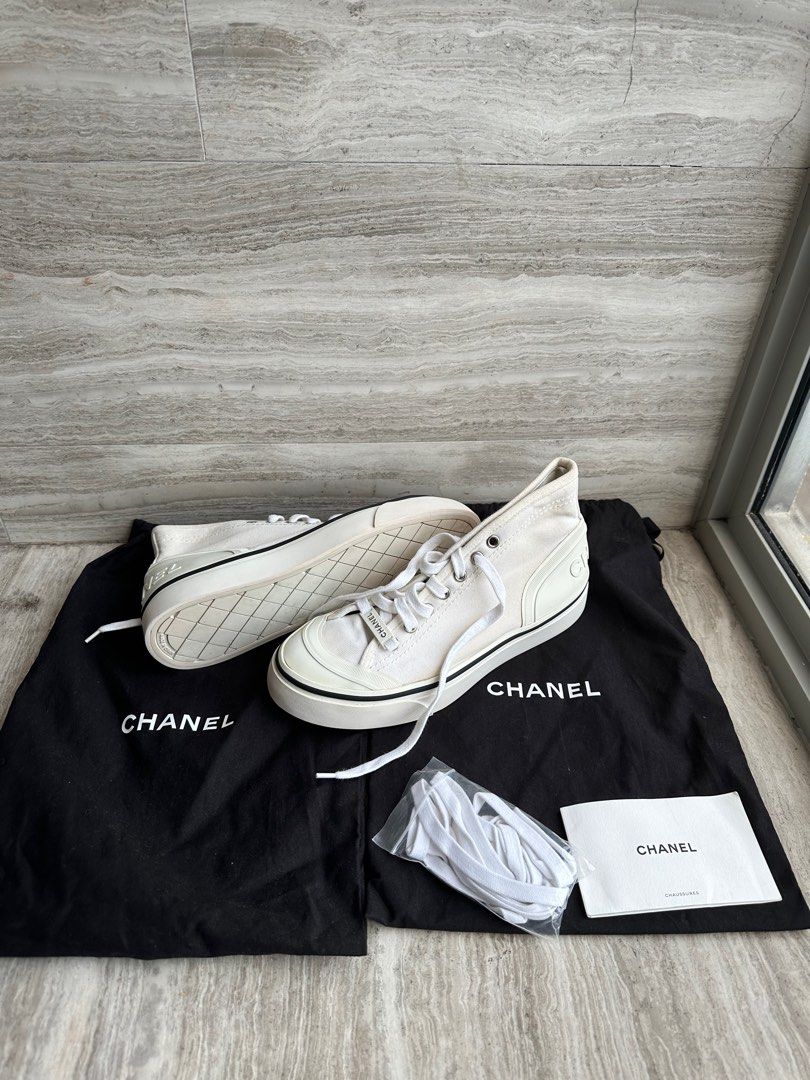 Chanel low top discount sneakers