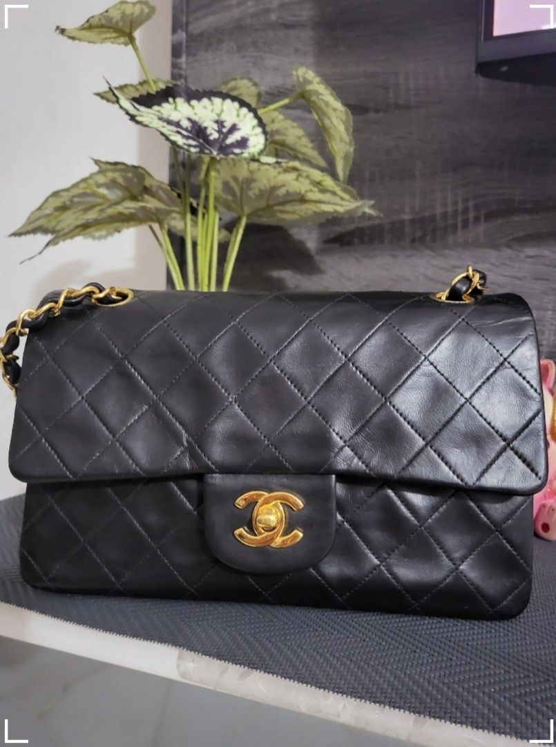 Chanel Vintage Classic Flap in Black Small, Women's Fashion, Bags &  Wallets, Shoulder Bags on Carousell