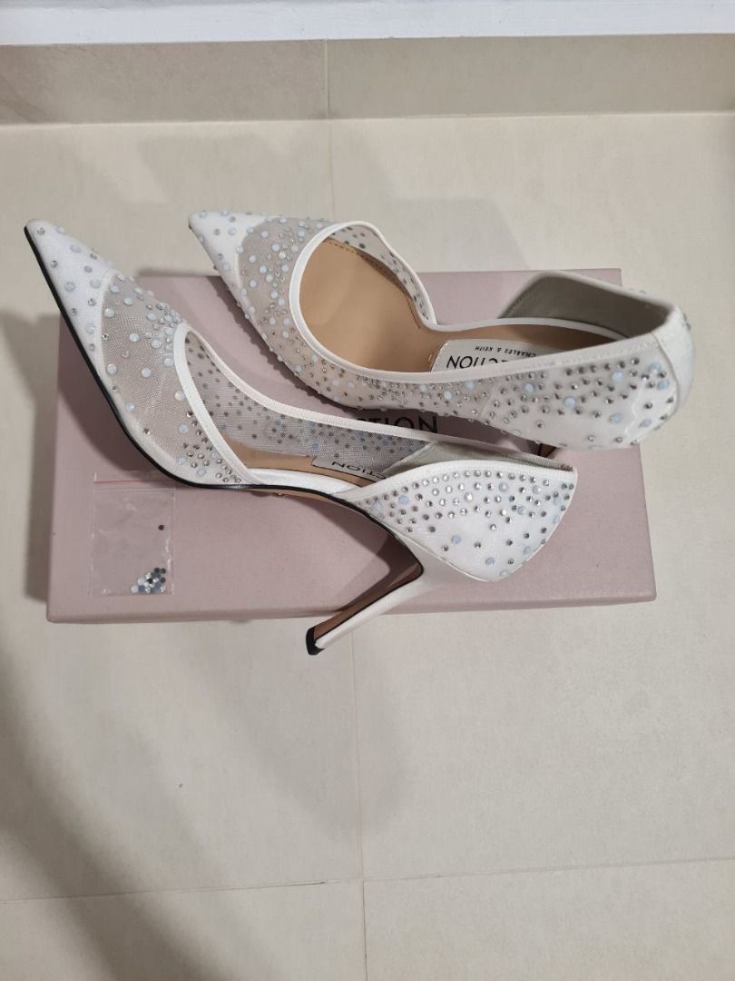 White pumps sales size 3