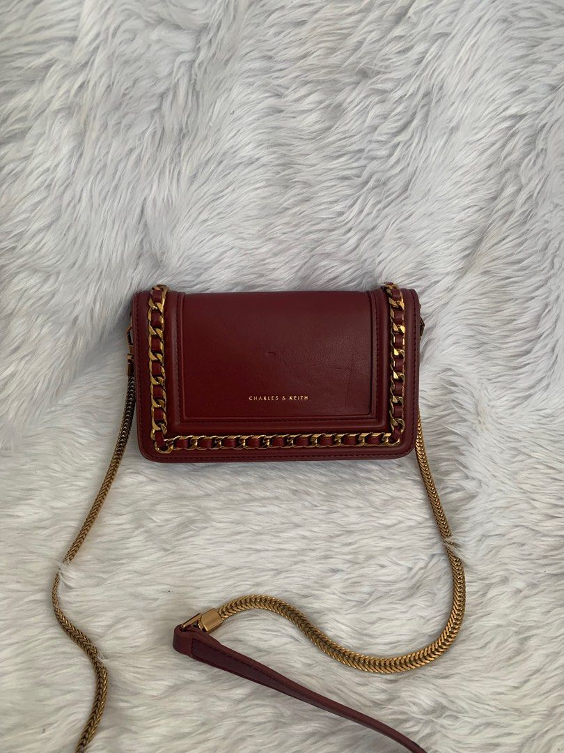 Charles & keith sales chain detail clutch