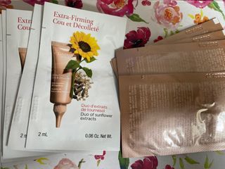 Clarins 煥顏緊緻抗皺頸霜 緊緻肌膚，減淡頸紋，對抗鬆弛  $60@12x2ml （包平郵）Extra  Firming Duo of sunflower 🌻 extract Extra-Firming Neck & Décolleté Care