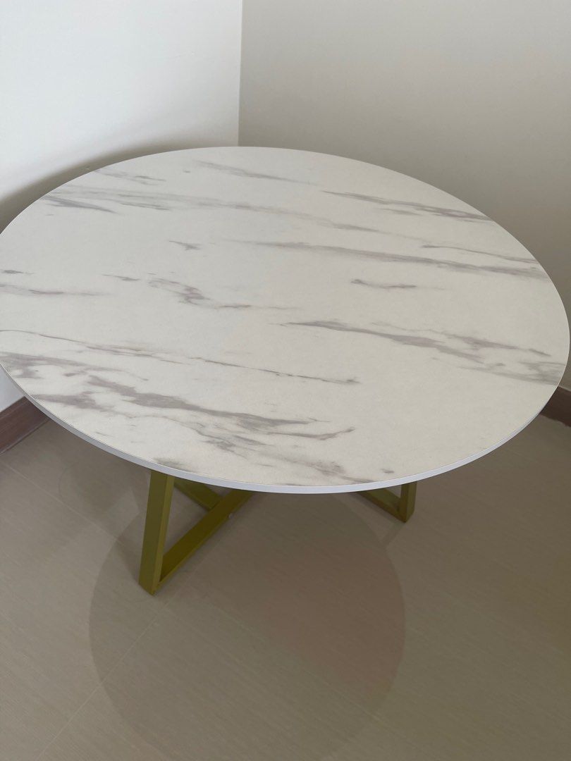 Coffee Table (Category: Other Home Furniture) located in Singapore. Submitted by gz.shop (Listing ID 1252425352, Image 1). Description: .