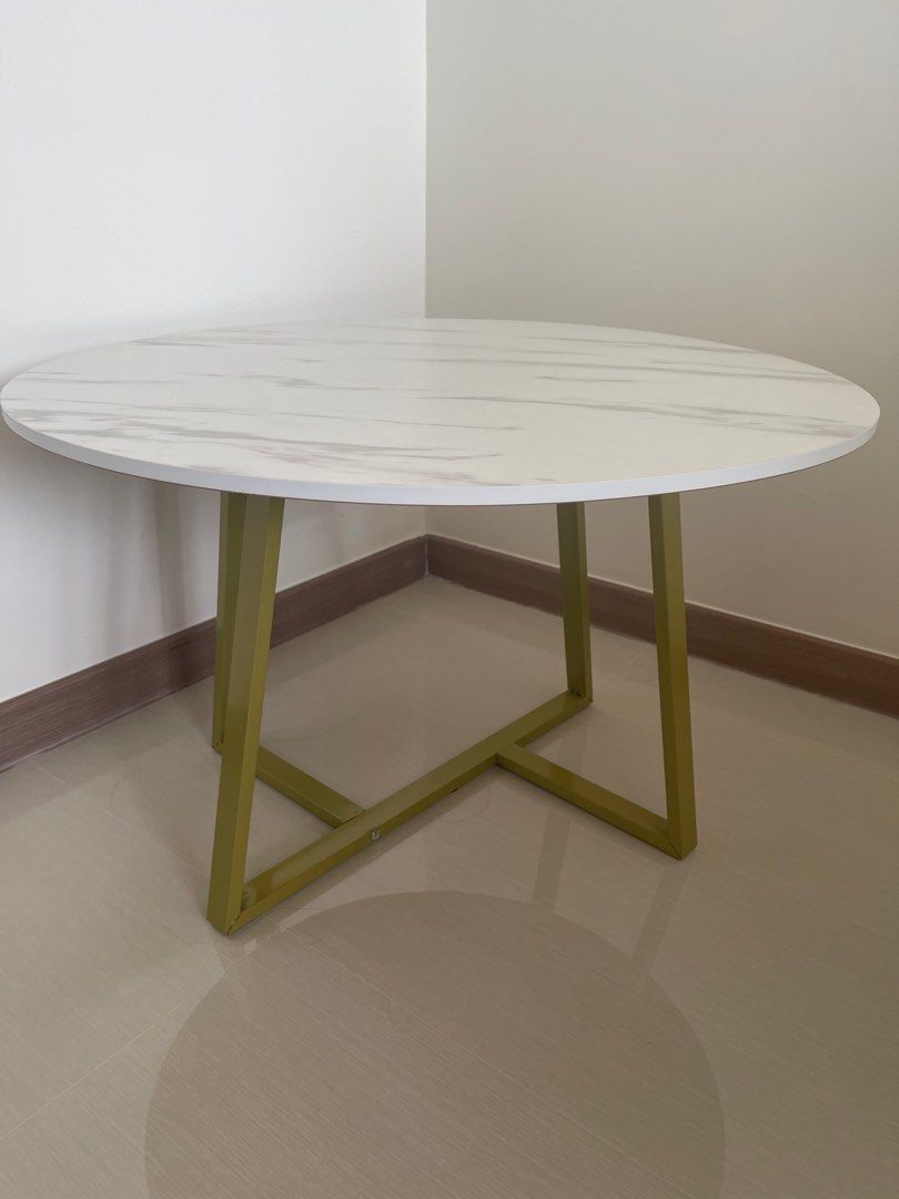 Coffee Table (Category: Other Home Furniture) located in Singapore. Submitted by gz.shop (Listing ID 1252425352, Image 2). Description: .