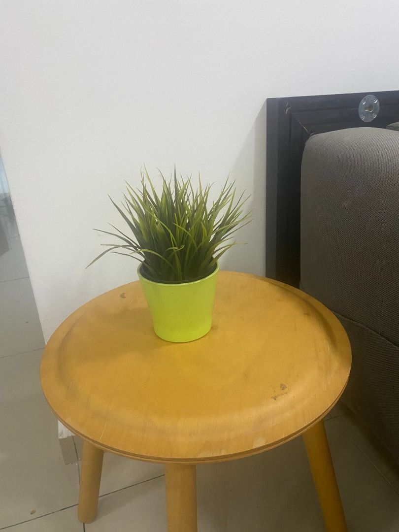 coffee table/side table (Category: Tables & Sets) located in Ampang. Submitted by preelovedbee (Listing ID 1252546992, Image 2). Description: small coffee table/side table brand ikea .
