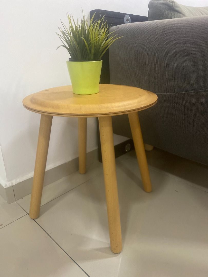 coffee table/side table (Category: Tables & Sets) located in Ampang. Submitted by preelovedbee (Listing ID 1252546992, Image 1). Description: small coffee table/side table brand ikea .
