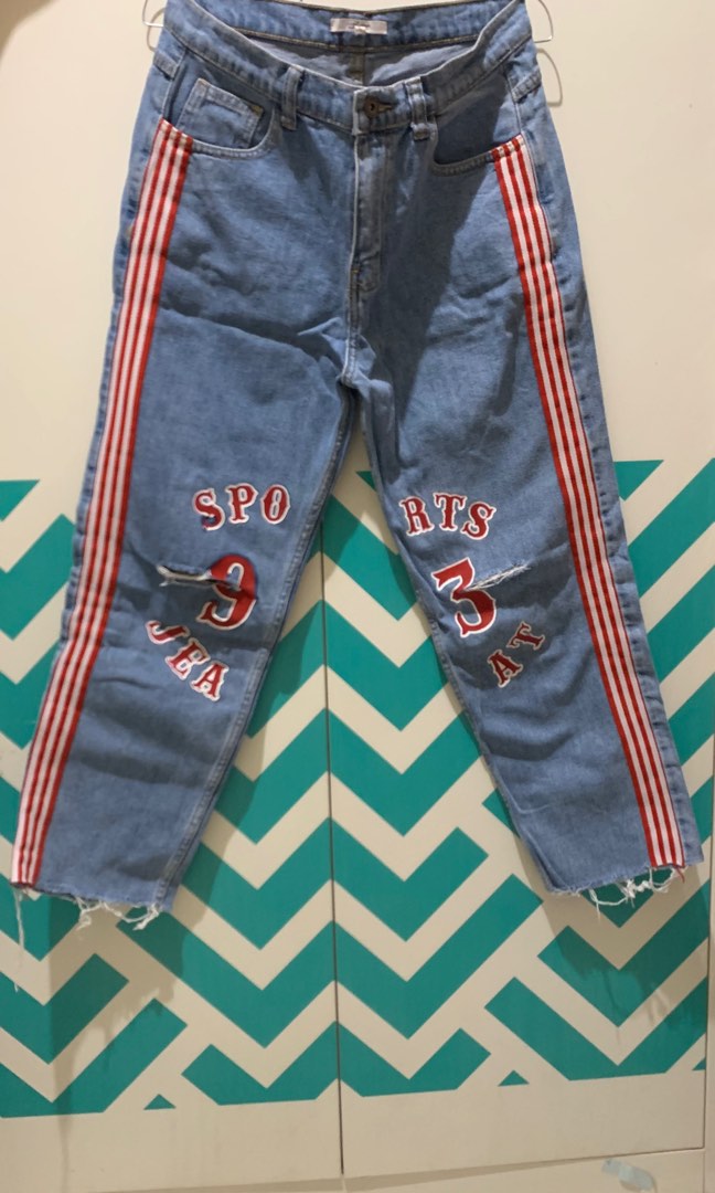 COLORBOX RIPPED JEANS on Carousell