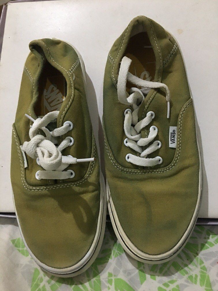 Converse ultracush shoes szUS7 (Category: Casual Shoes) located in Antipolo. Submitted by seylecious (Listing ID 1252501134, Image 2). Description: Vans ultracush shies US7 faded green color With strawberry print on side of soles Very nice Rfs: no longer fit be bec of pregnancy .