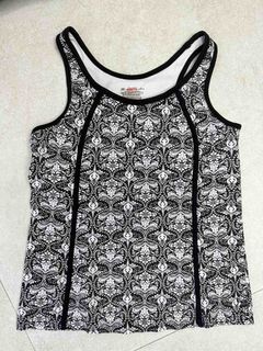 Danskin Black and White Sleeveless Gym Wear