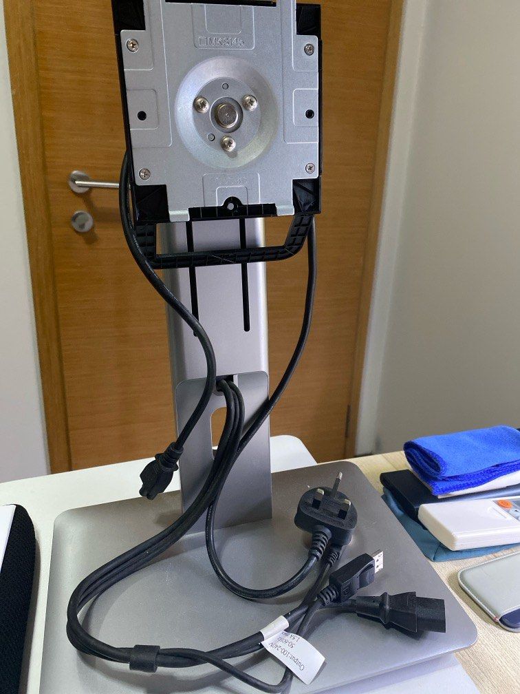 Dell monitor stand with USB 3.0 Dock, Computers & Tech, Parts