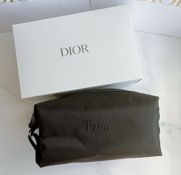 Dior Pouch (Category: Luxury Bags & Wallets) located in Quezon City. Submitted by raidenalley (Listing ID 1252478115, Image 1). Description: Dior Pouch Authentic Vip Own an authentic Dior without spending much. 12.5" x 8" With box Convertible to sling bag Chain NOT Included Chain strap NOT included VIP GIFTS are exclusive gift made specially for clientele. These are not fake, not replicas as they are made for gifting purposes only and not retails