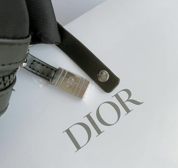 Dior Pouch (Category: Luxury Bags & Wallets) located in Quezon City. Submitted by raidenalley (Listing ID 1252478115, Image 3). Description: Dior Pouch Authentic Vip Own an authentic Dior without spending much. 12.5" x 8" With box Convertible to sling bag Chain NOT Included Chain strap NOT included VIP GIFTS are exclusive gift made specially for clientele. These are not fake, not replicas as they are made for gifting purposes only and not retails