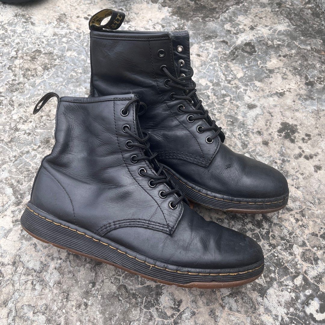 Dr martens newton Fesyen Pria Sepatu Sepatu Boot di Carousell