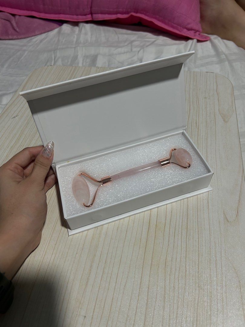 Elixir face roller (Category: Face Care) located in Singapore. Submitted by cychoong0715 (Listing ID 1252515249, Image 2). Description: .