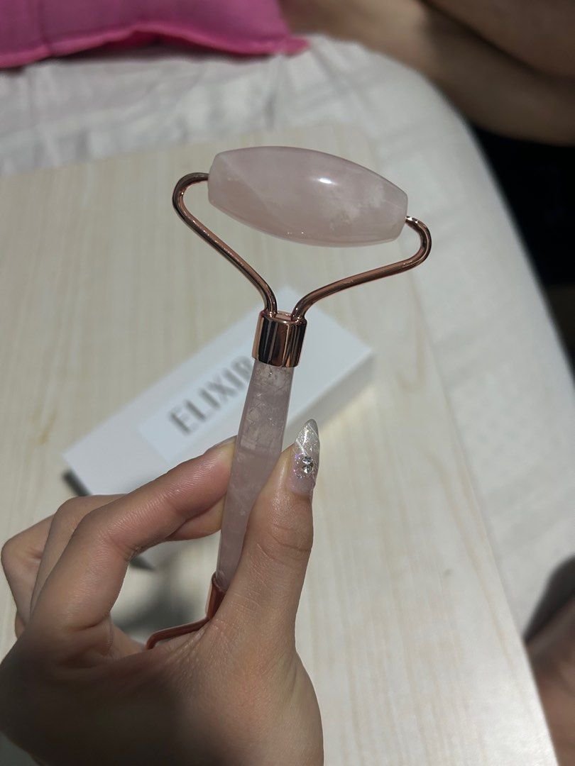 Elixir face roller (Category: Face Care) located in Singapore. Submitted by cychoong0715 (Listing ID 1252515249, Image 3). Description: .