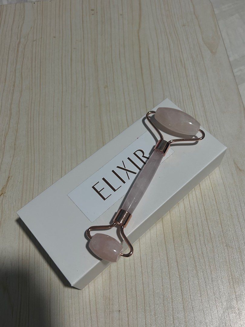 Elixir face roller (Category: Face Care) located in Singapore. Submitted by cychoong0715 (Listing ID 1252515249, Image 1). Description: .