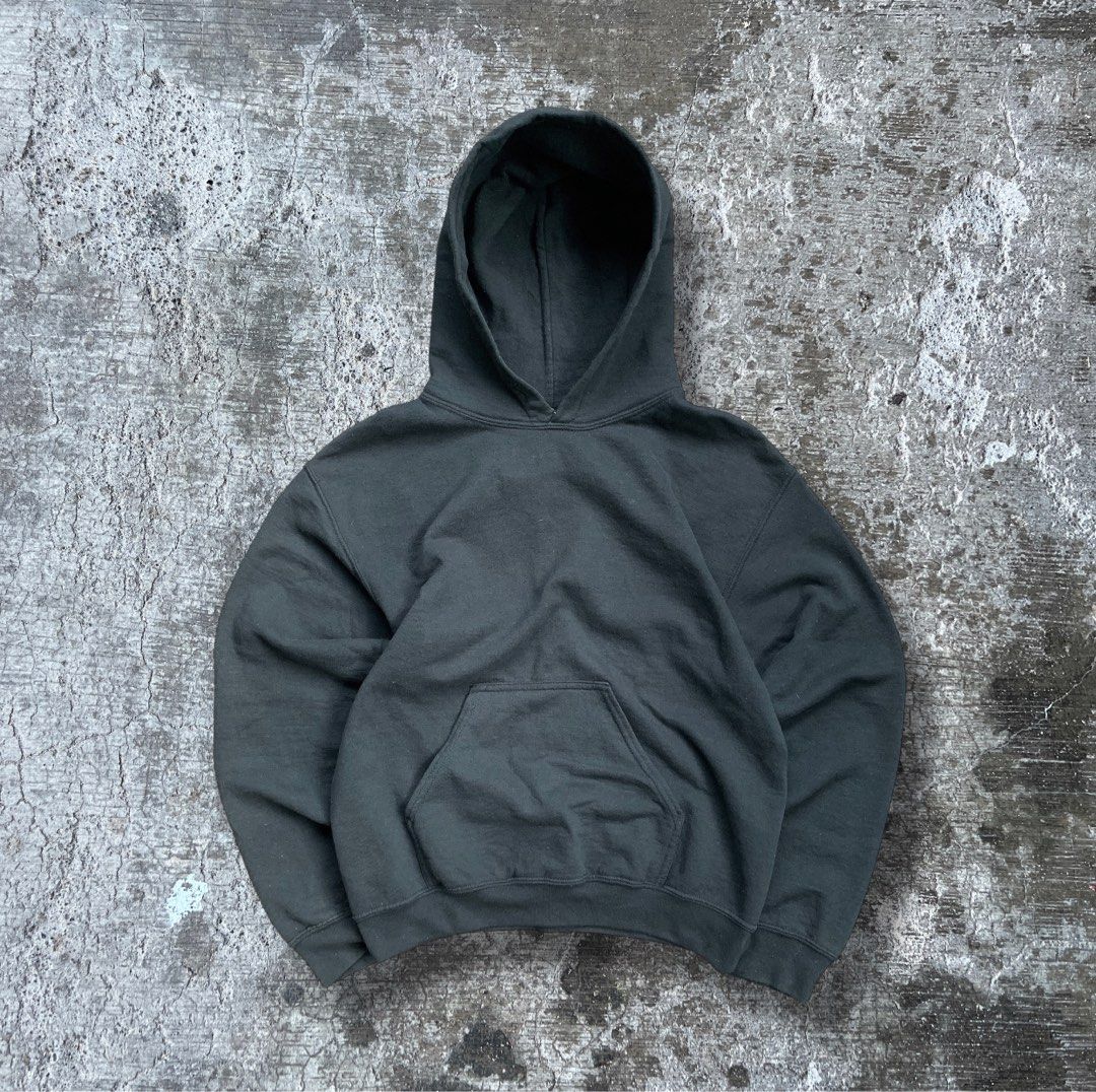 Plain black gildan online hoodie