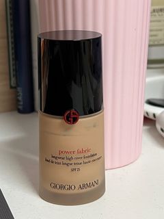 Giorgio Armani 超持妝絲絨粉底液