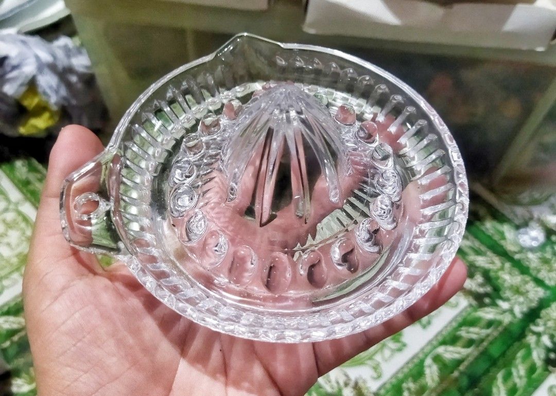 Glass fruit Juicer (Category: Other Kitchenware & Tableware) located in Mati. Submitted by surkayconsumergoodstraiding (Listing ID 1252514312, Image 1). Description: fruit juicer.