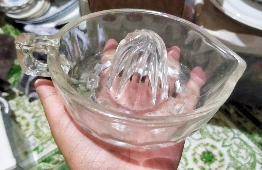 Glass fruit Juicer (Category: Other Kitchenware & Tableware) located in Mati. Submitted by surkayconsumergoodstraiding (Listing ID 1252515038, Image 1). Description: fruit juicer from japan.