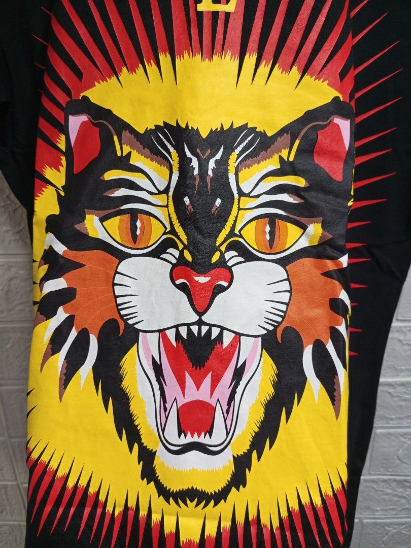 GUCCI DISTRESSED ANGRY CAT SIZE MEDIUM DIMES 19 X 28 9.5 10