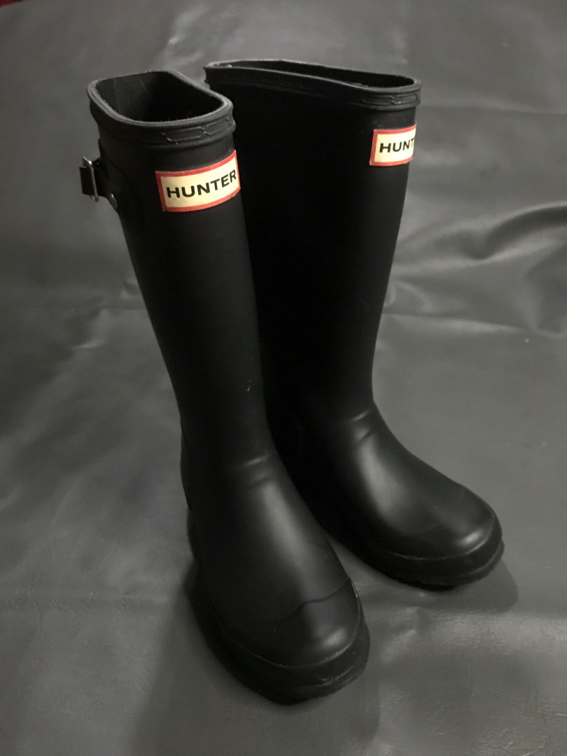 Matte black hunter boots top