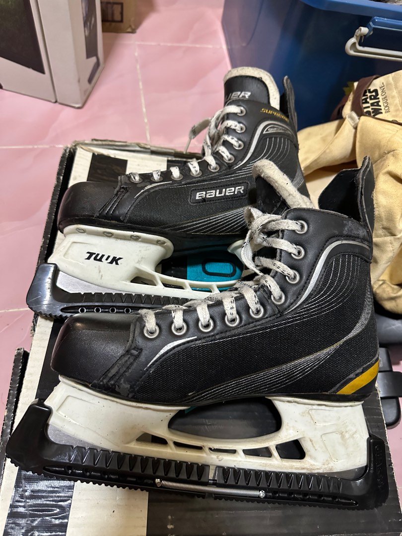 Ice skate shoes kasut ice skate bauer nike supreme, Sports Equipment