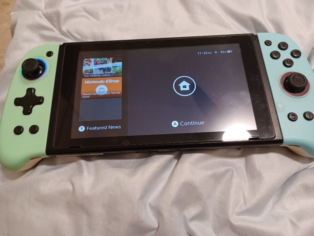 IINE Animal Crossing Themed pastel coloured Switch Joycons for
