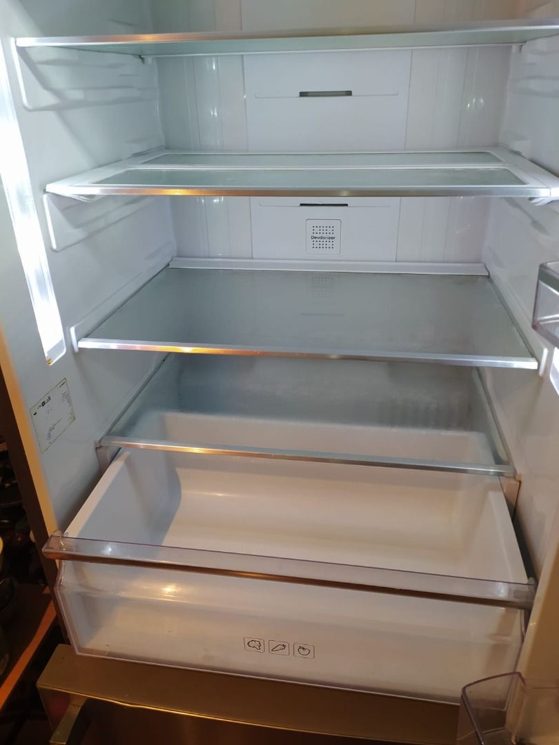 Inverter refrigerator (Category: Refrigerators and Freezers) located in Manila. Submitted by Adam_yn (Listing ID 1252528770, Image 3). Description: Samsung inverter refrigerator 15.0 cu. Ft digital inverter bottom freezer voltage control led lighting big railed drawer .
