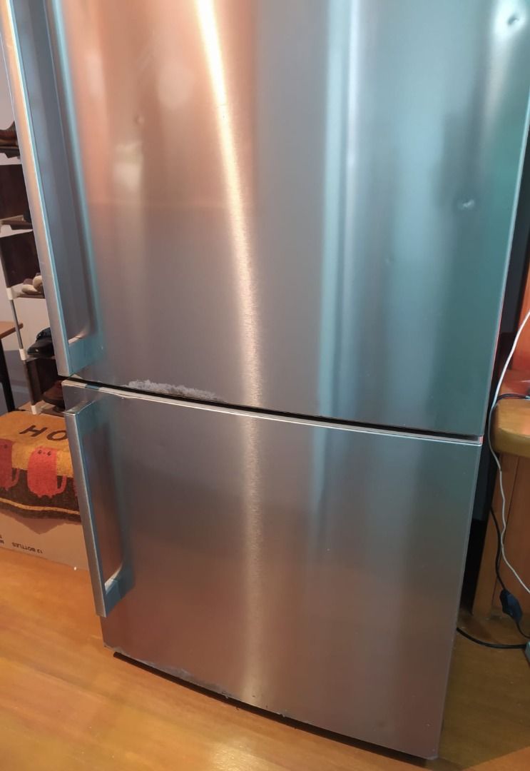 Inverter refrigerator (Category: Refrigerators and Freezers) located in Manila. Submitted by Adam_yn (Listing ID 1252528770, Image 2). Description: Samsung inverter refrigerator 15.0 cu. Ft digital inverter bottom freezer voltage control led lighting big railed drawer .