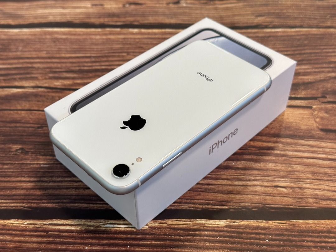 IPHONE XR 白色128G 二手, 手機及配件, 手機, iPhone, iPhone X 系列在旋轉拍賣