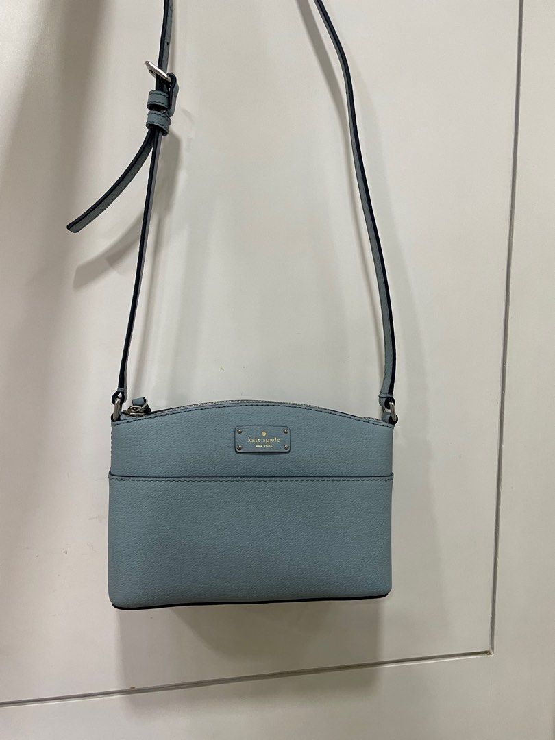 Kate Spade Leather Crossbody Messenger Bag (Category: Luxury Bags & Wallets) located in Quezon City. Submitted by issaboutique_ (Listing ID 1252389015, Image 3). Description: AUTHENTIC Purchased from USA Used only once Looks good as new Comes with care cards.