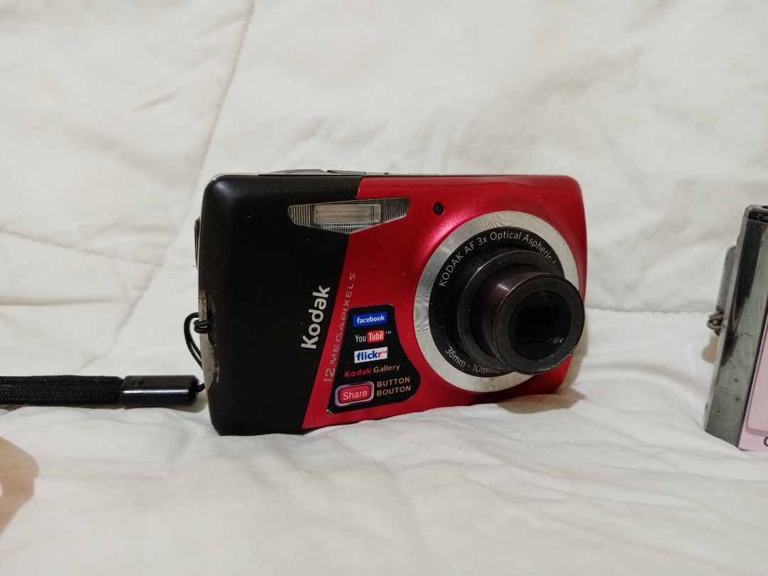 Kodak easyshare M530 digital camera with freebie and free delivery