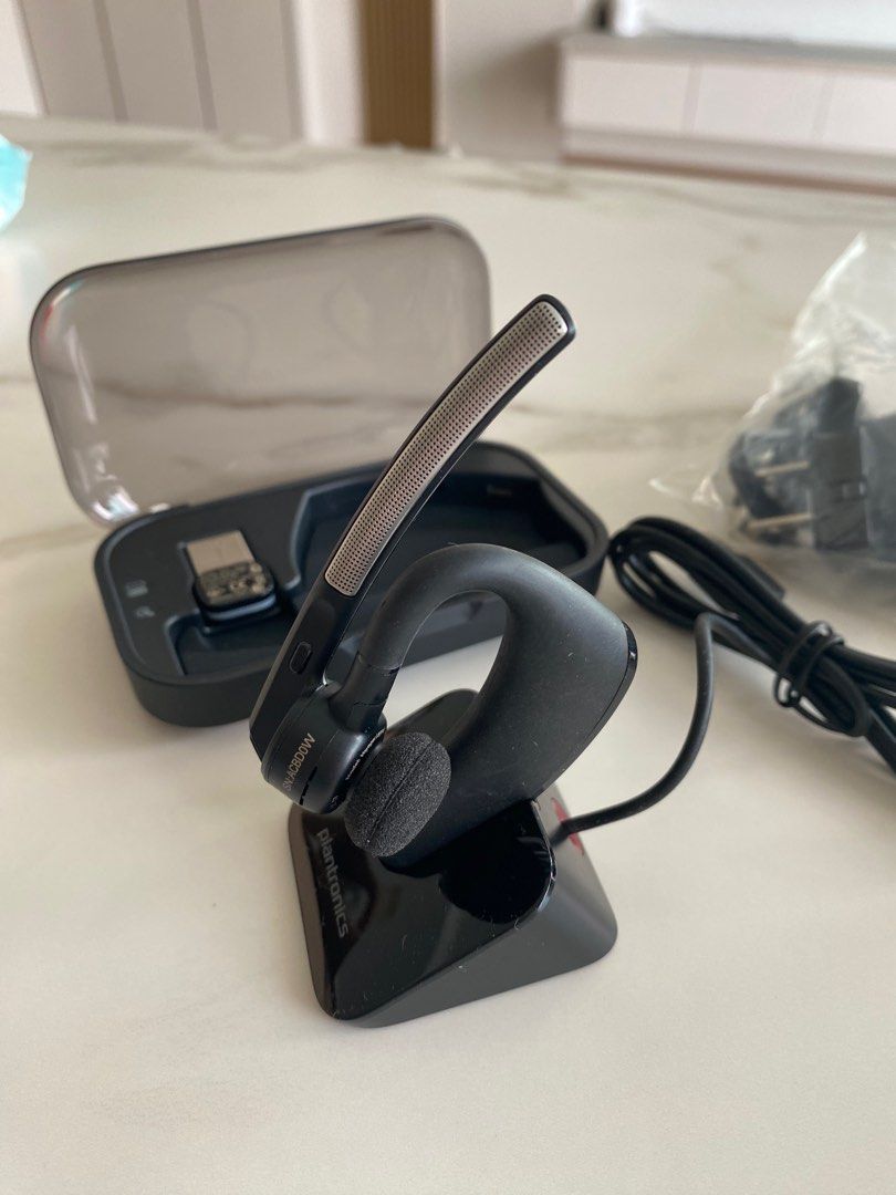 Like new Plantronics Voyager Legend BT300M bluetooth USB adapter