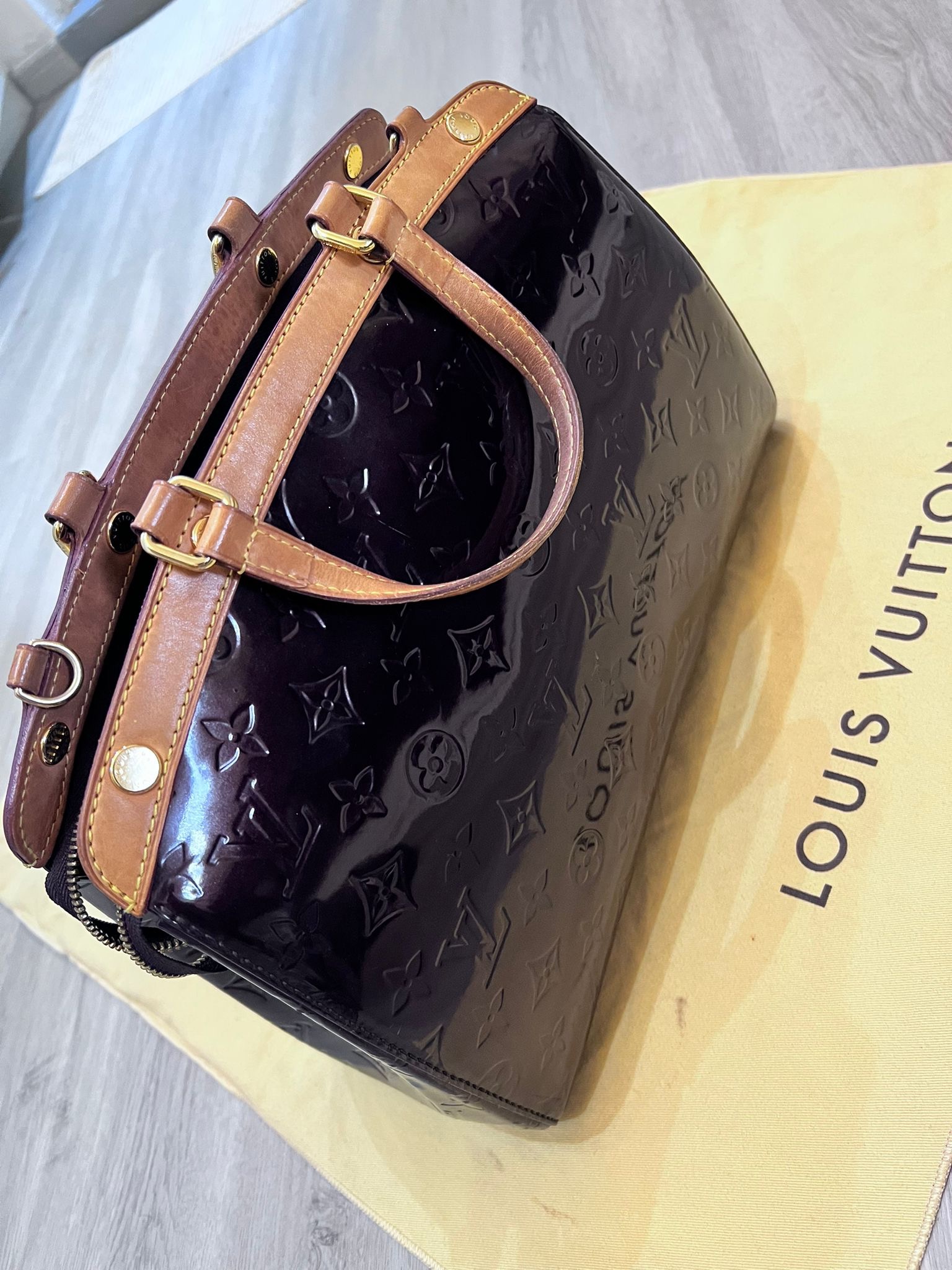 100% Authentic Louis Vuitton Brea MM VERNIS Burgundy shoulder bag