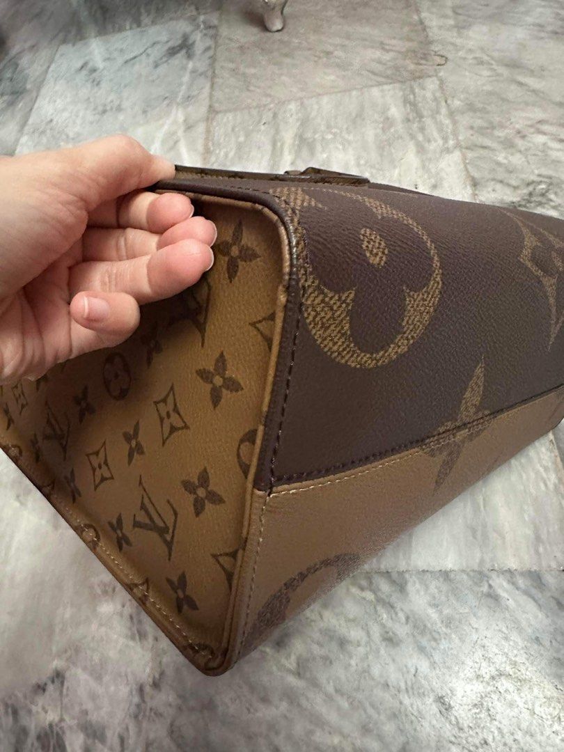 LV On The Go MM Reverse Monogram 2021, Luxury, Bags & Wallets on Carousell