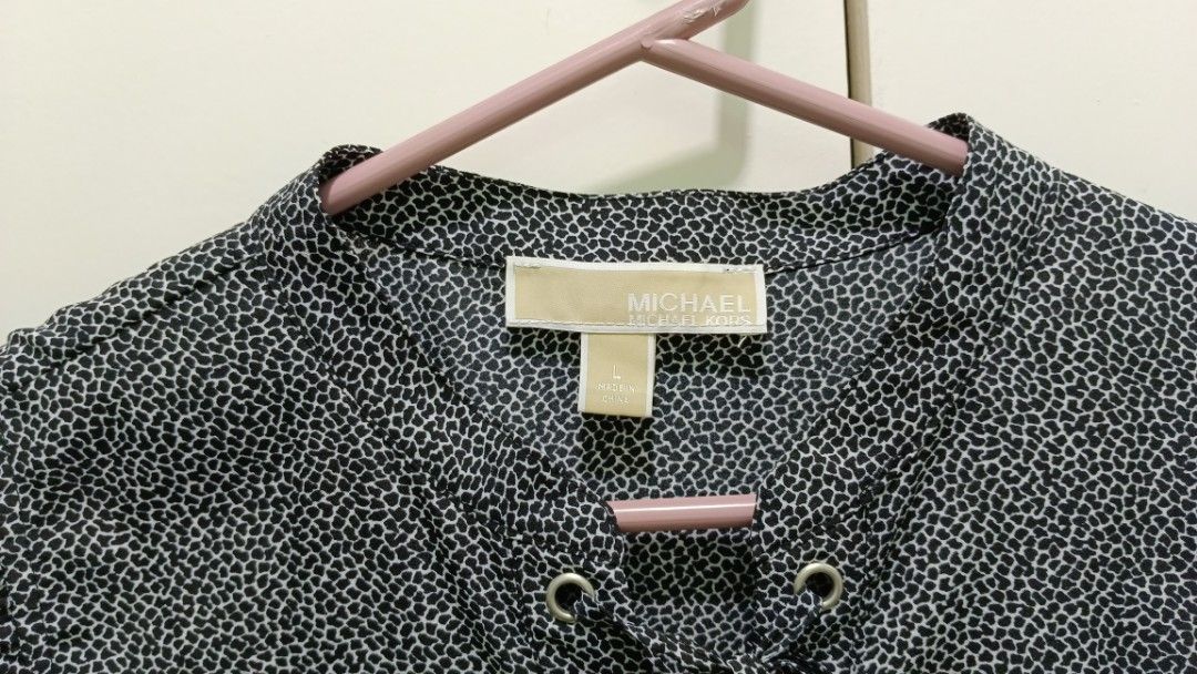 Michael Kors blouse (Category: Blouses) located in Quezon City. Submitted by iganda (Listing ID 1252545619, Image 3). Description: Brand new MK blouse polyester large.