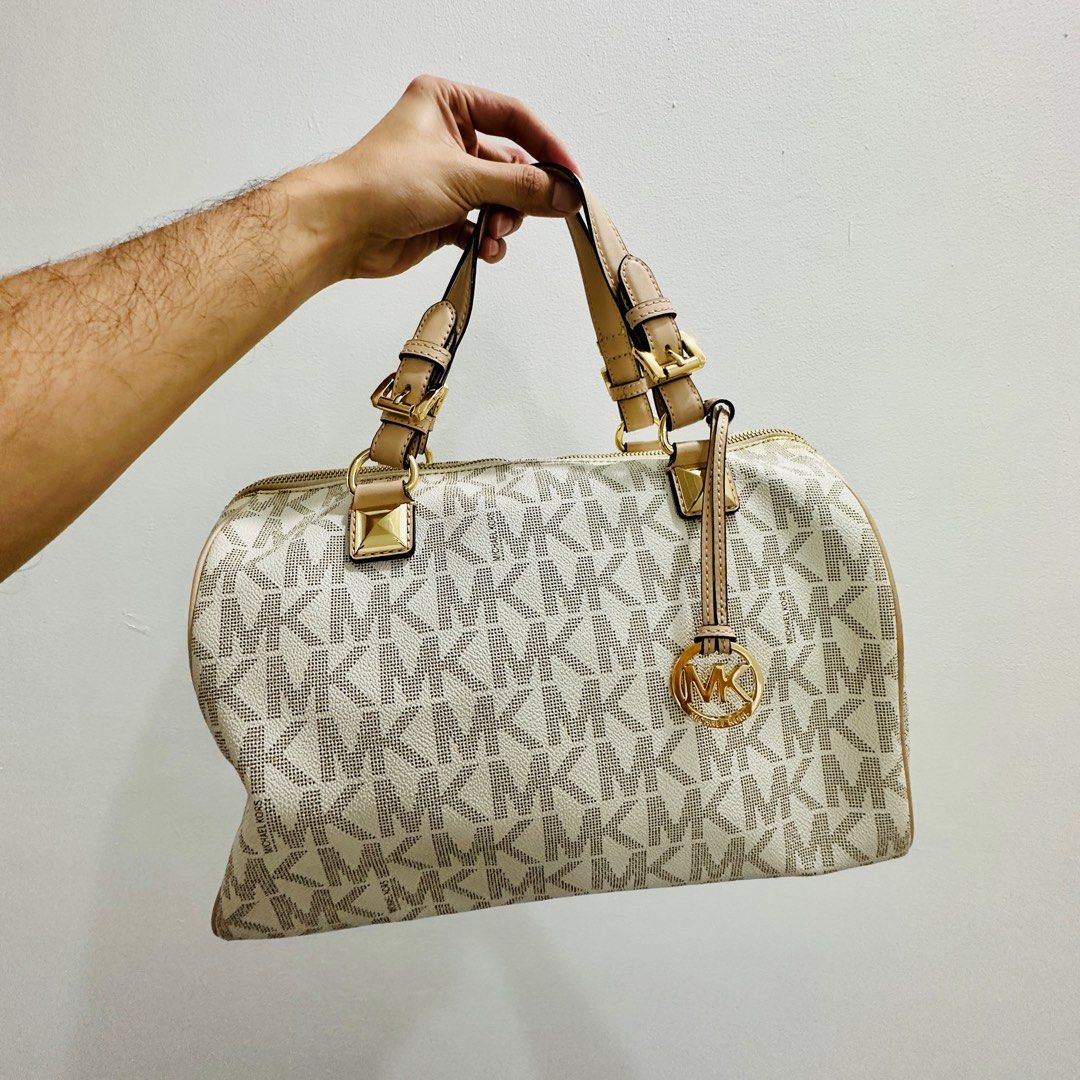 Michael Kors Tote Bag, Women's Fashion, Bags & Wallets, Shoulder Bags on  Carousell