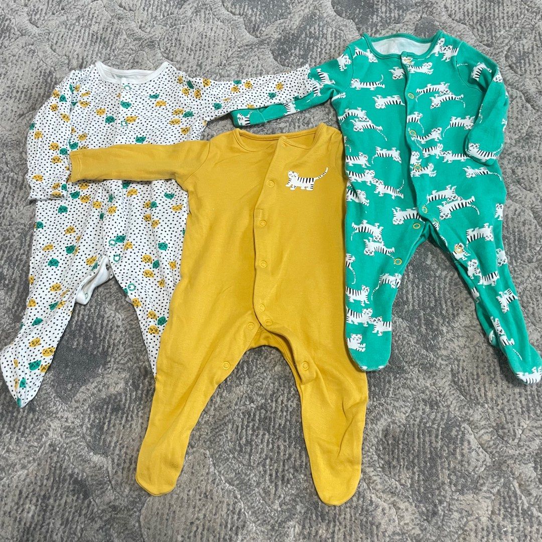 Up to 1 month sleepsuits 2025