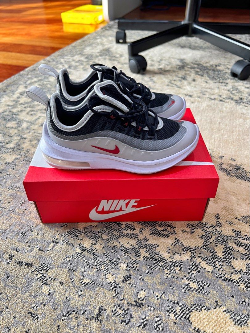 Nike air store axis boys