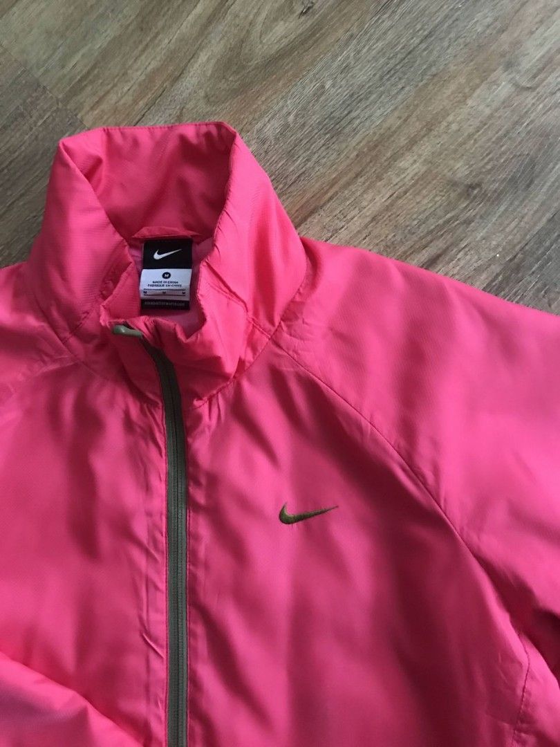 Hot pink hot sale nike windbreaker